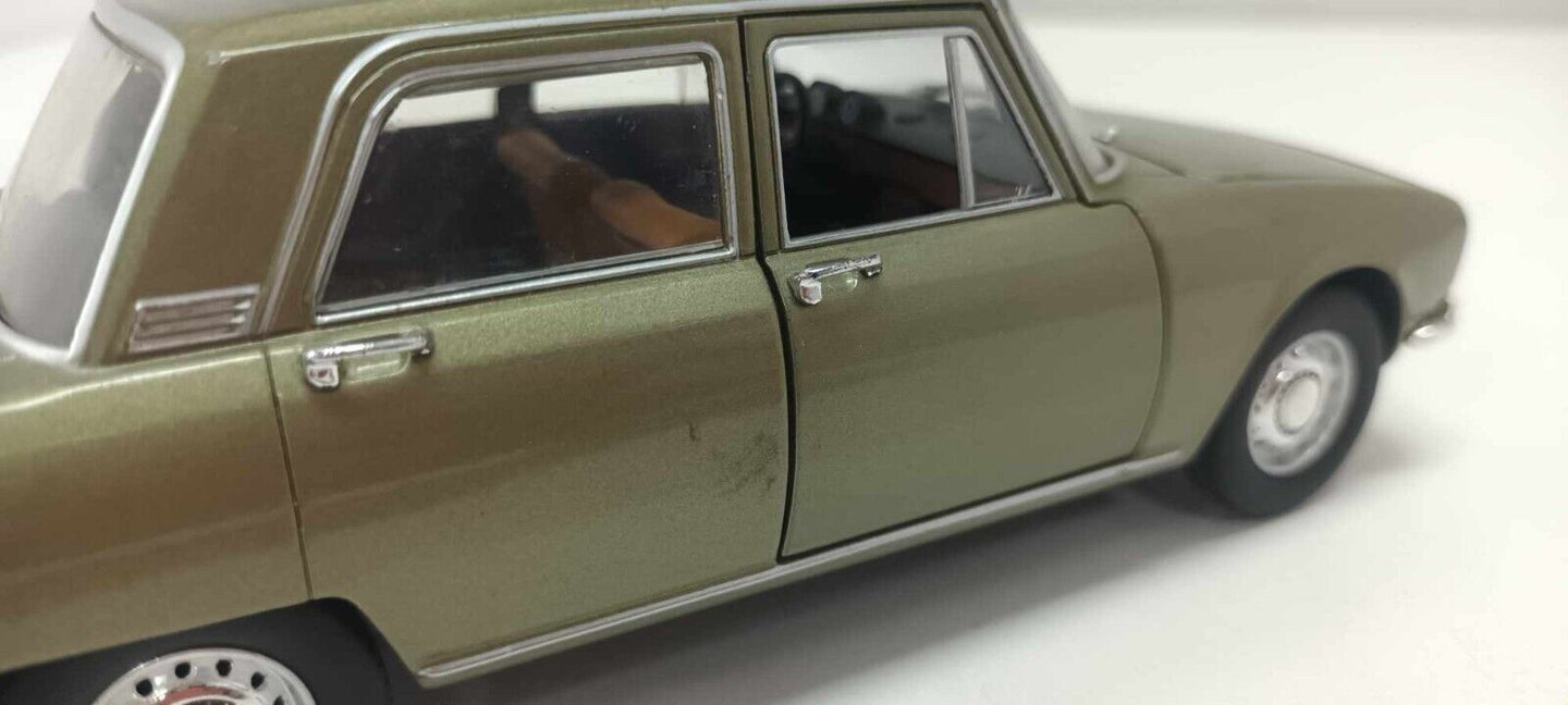 Alfa Romeo 1750 Berlina 1978 Verde Metallizzato Edicola Leo Models 1:24 Usato