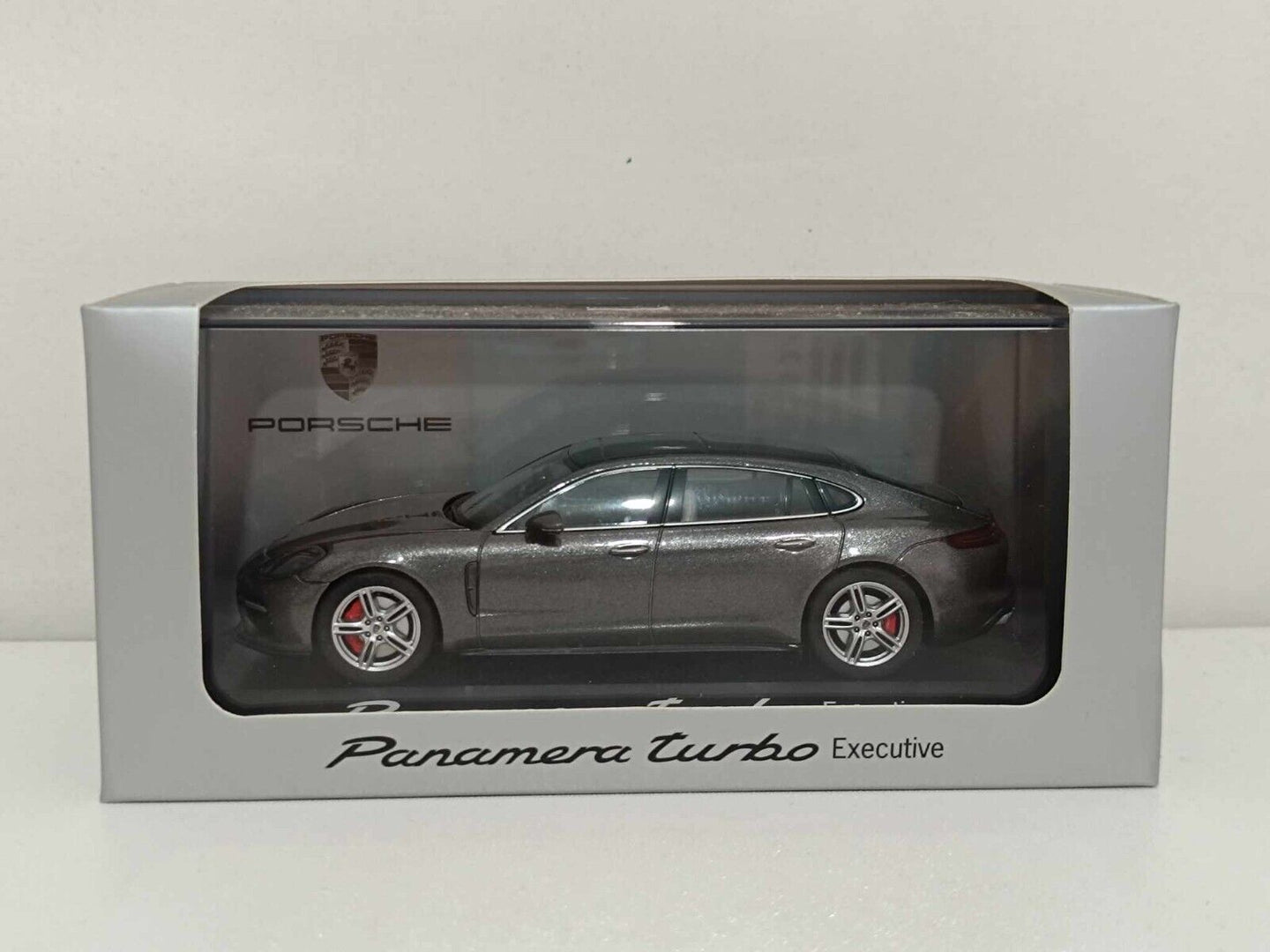 Porsche Panamera Turbo Executive - Minichamps 1:43 GM Shop