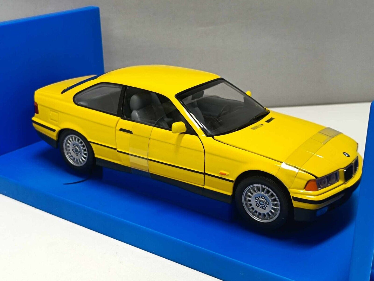 BMW Serie 3 Series Coupé UT Models 1:18 Giallo Yellow Usato + Box 1/18