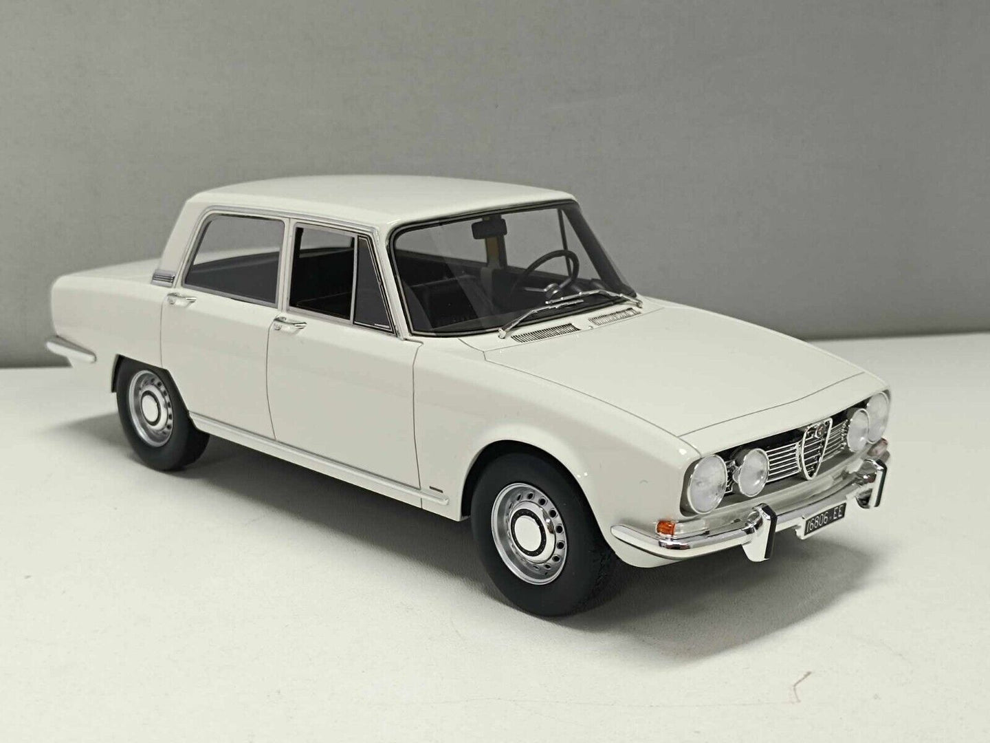 Alfa Romeo 1750 Berlina 1968 White Bianco - Laudoracing 1:18 Nuovo