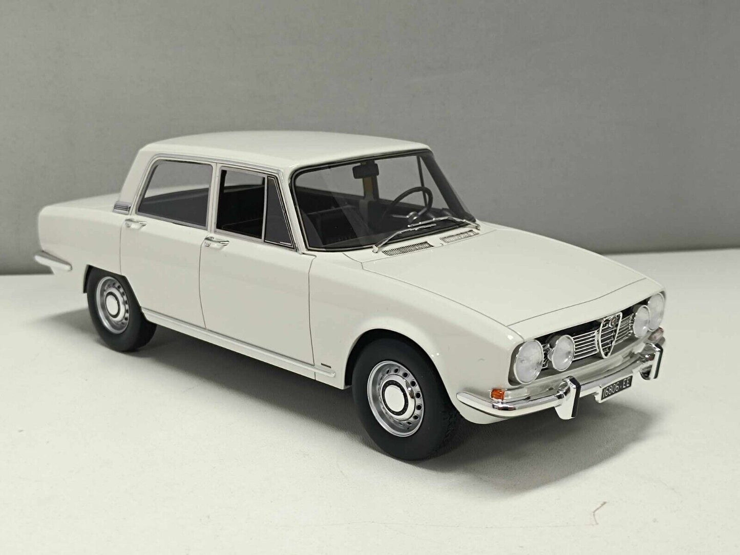 Alfa Romeo 1750 Berlina 1968 White Bianco - Laudoracing 1:18 Nuovo