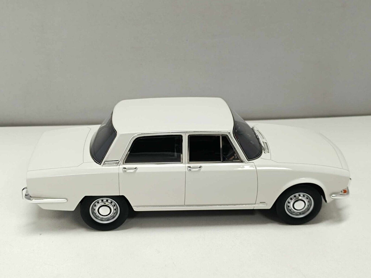 Alfa Romeo 1750 Berlina 1968 White Bianco - Laudoracing 1:18 Nuovo