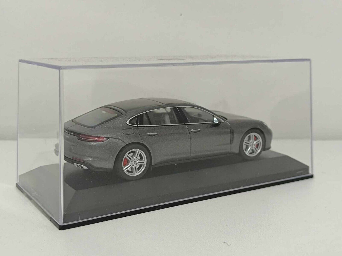 Porsche Panamera Turbo Executive - Minichamps 1:43 GM Shop