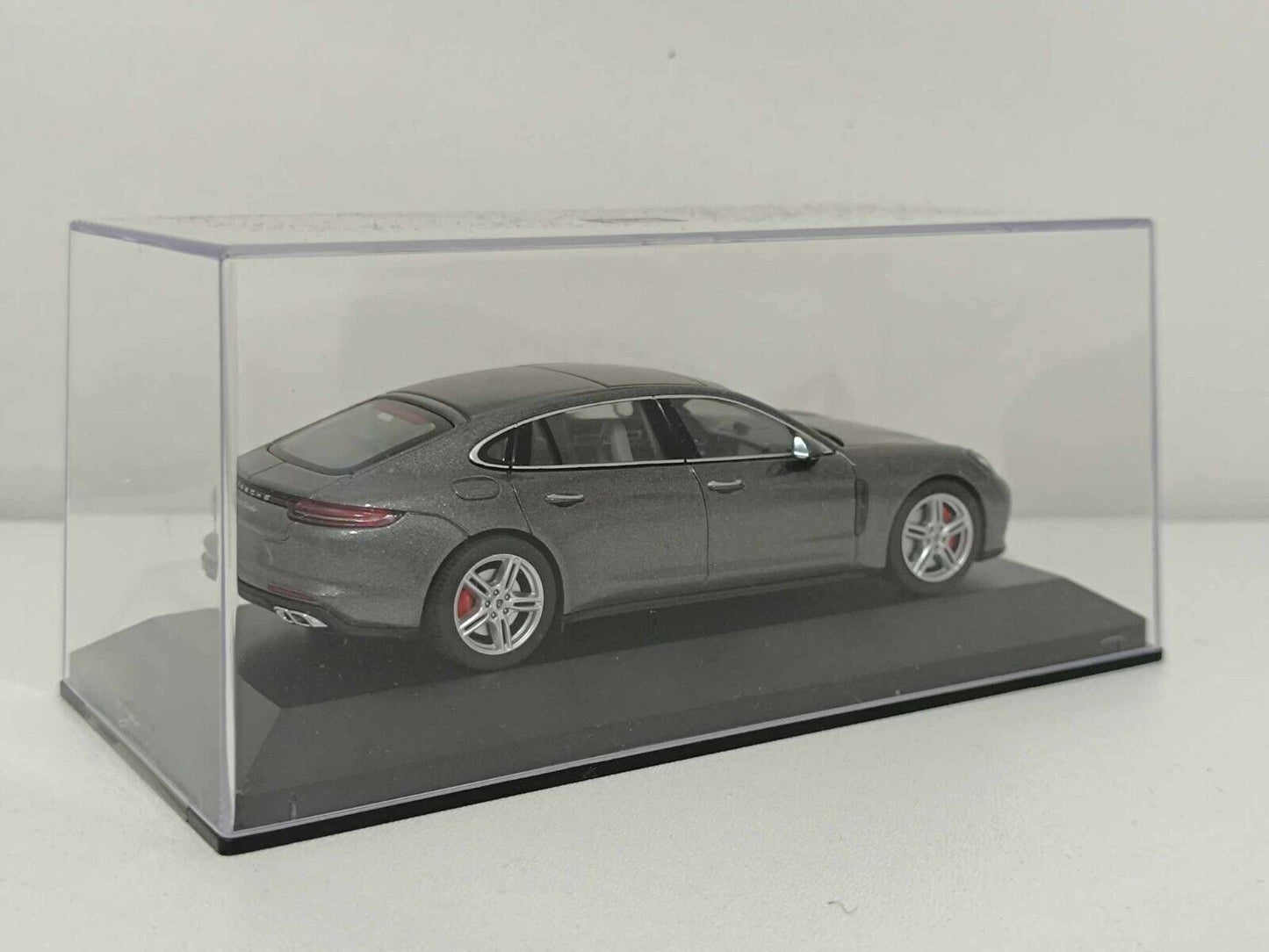 Porsche Panamera Turbo Executive - Minichamps 1:43 GM Shop