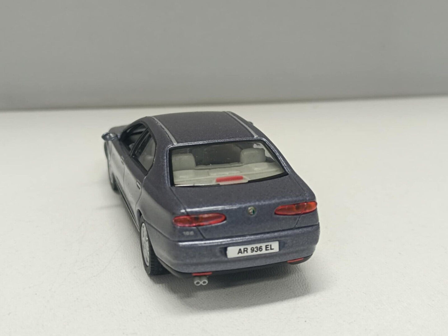 Alfa Romeo 166 - 1998 Grigio Grey Met Chiaro Solido 1:43 Usato + box Gift Set