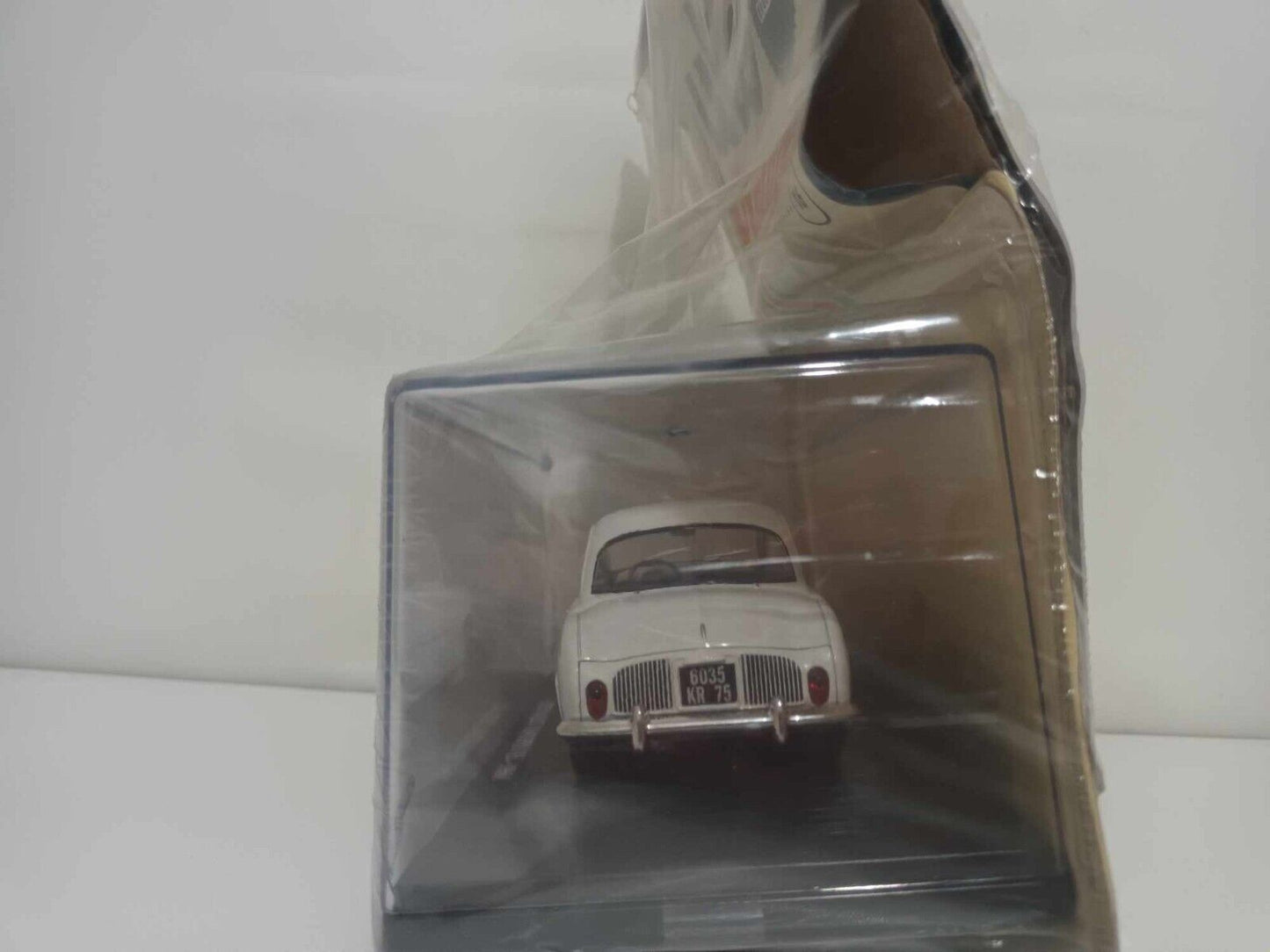 Renault Dauphine 1:24 Bianco Edicola Auto Vintage + Fascicolo GM Shop
