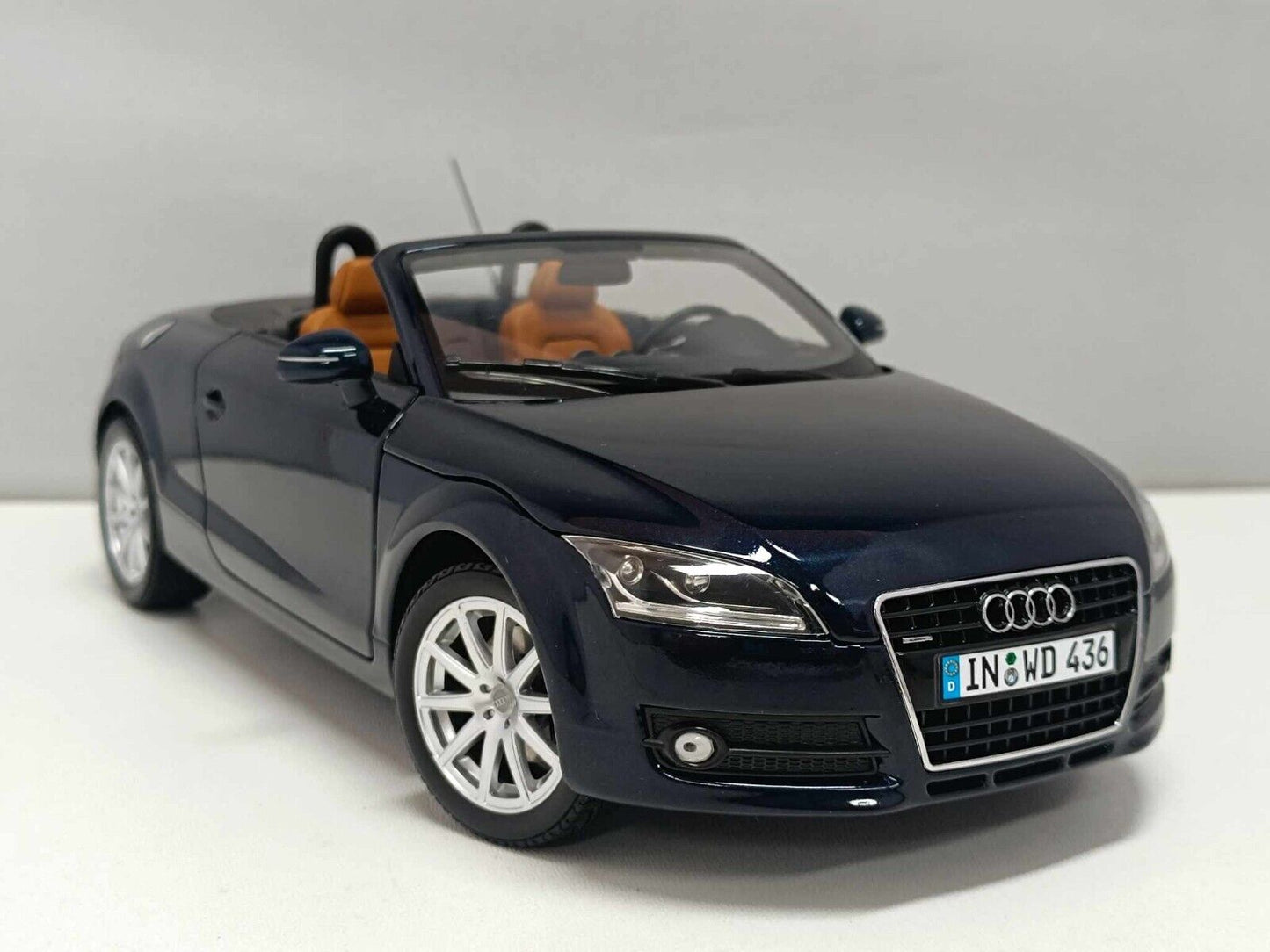 Audi TT Roadster 2006 Tiefseeblau - Minichamps Dealers Edition 1:18 GM Shop