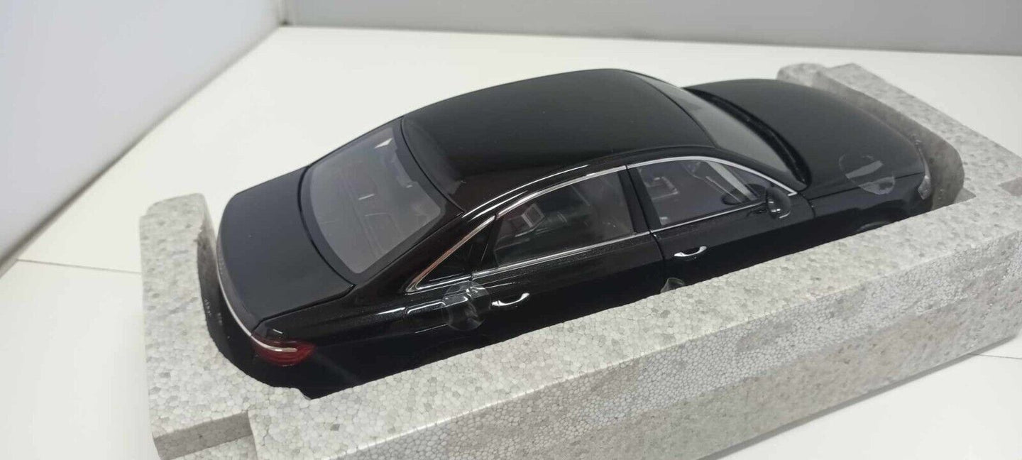 Audi A8 L Mythosschwartz Myth Black Norev 1:18 Audi Collection Usato + Box