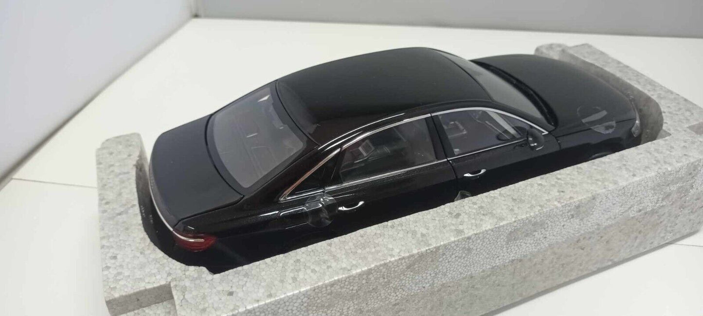 Audi A8 L Mythosschwartz Myth Black Norev 1:18 Audi Collection Usato + Box
