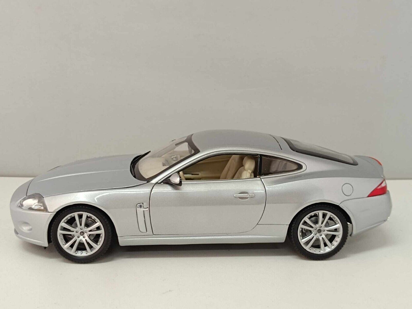 Jaguar XK Coupe 2006 Silver Welly 1/18 Usato Rara Very Rare Diecast GM Shop