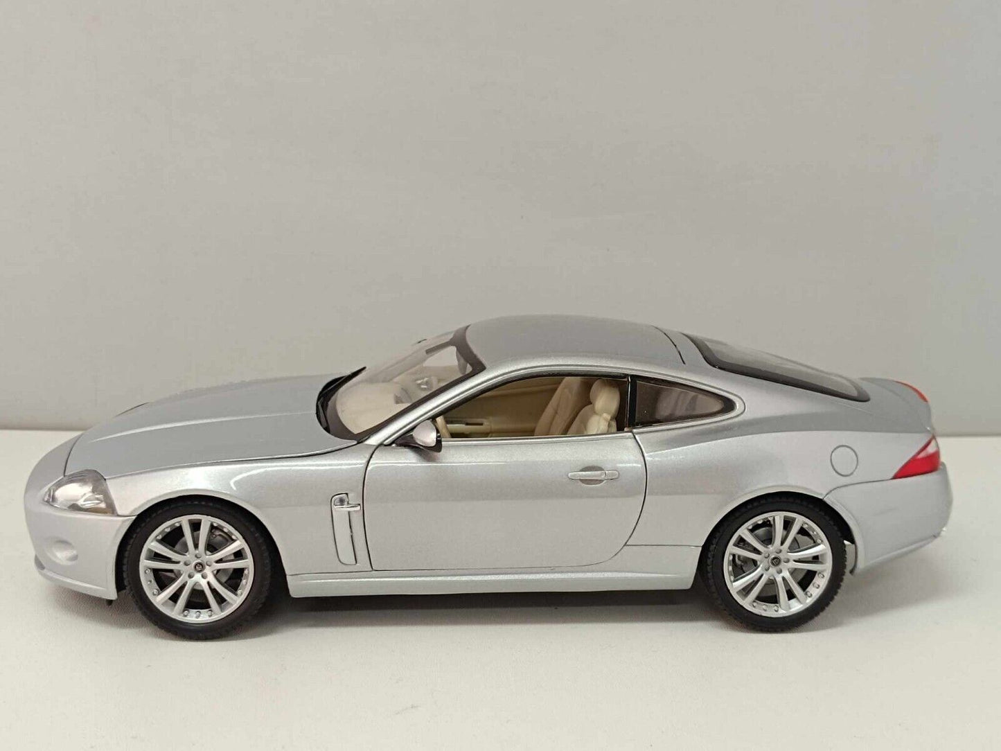 Jaguar XK Coupe 2006 Silver Welly 1/18 Usato Rara Very Rare Diecast GM Shop