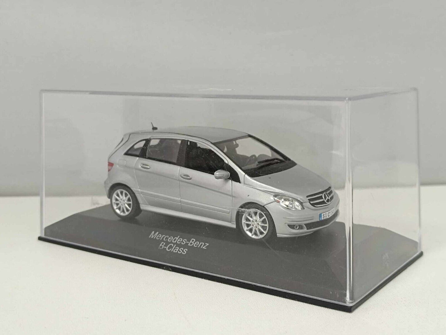Mercedes-Benz B-Klasse W245 Minichamps 1/43 Polarsilver Usato + Teca
