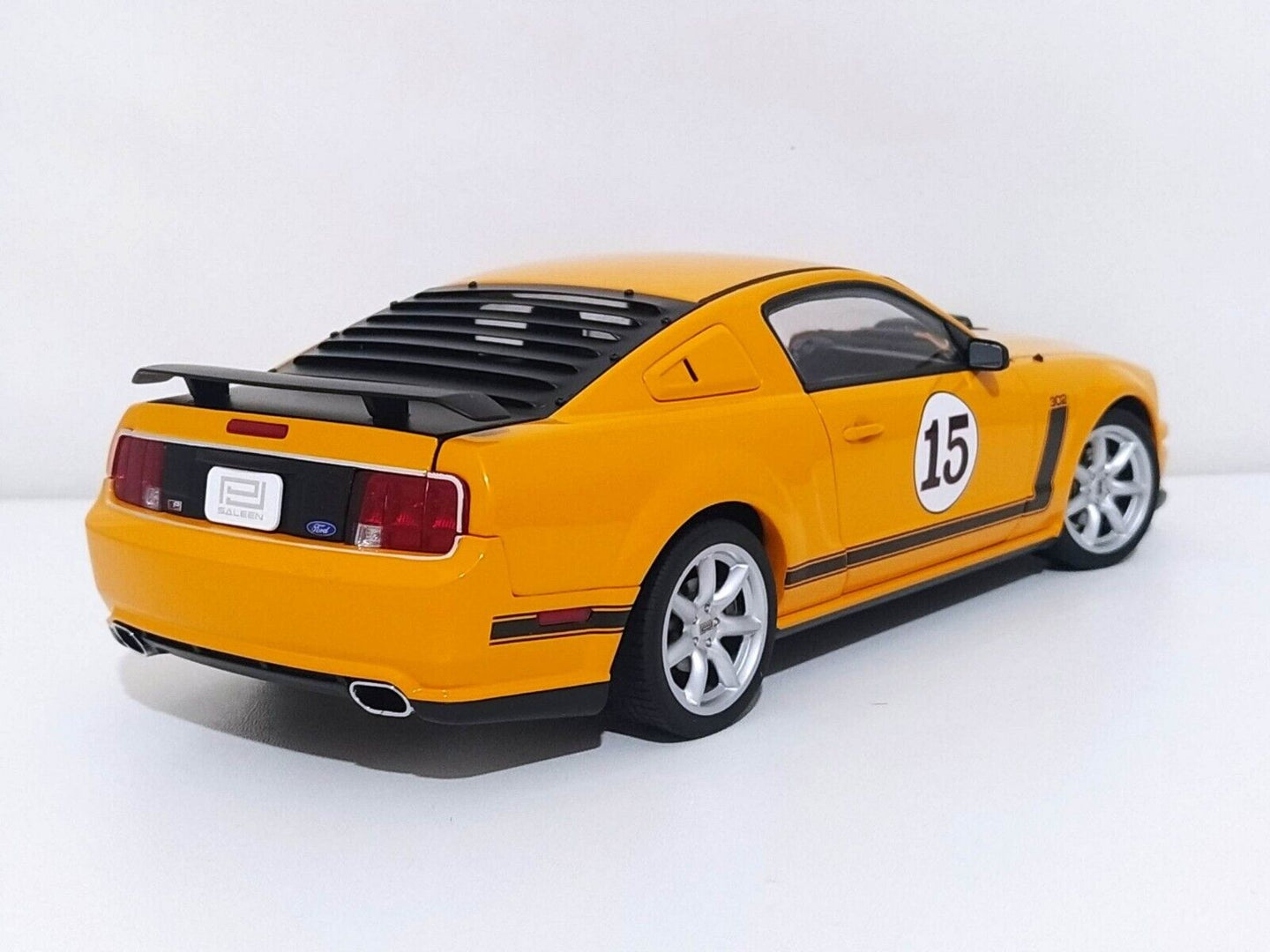 Saleen Mustang Parnelli Jones #15 2007 - Autoart 1:18