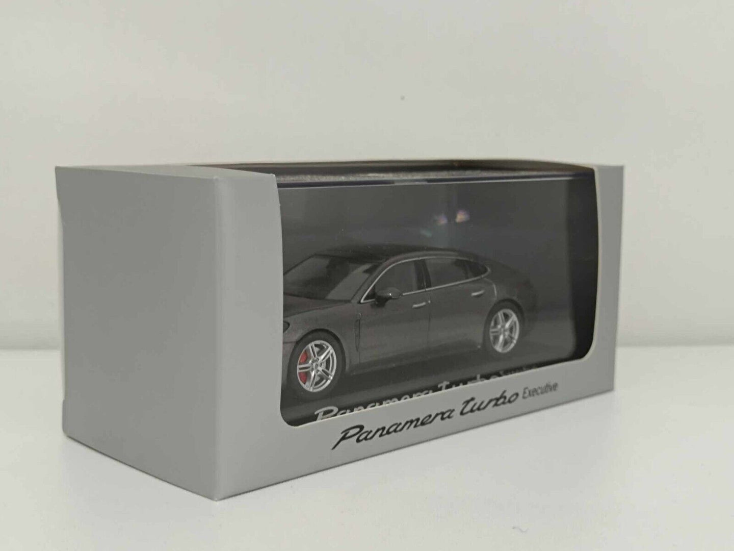 Porsche Panamera Turbo Executive - Minichamps 1:43 GM Shop