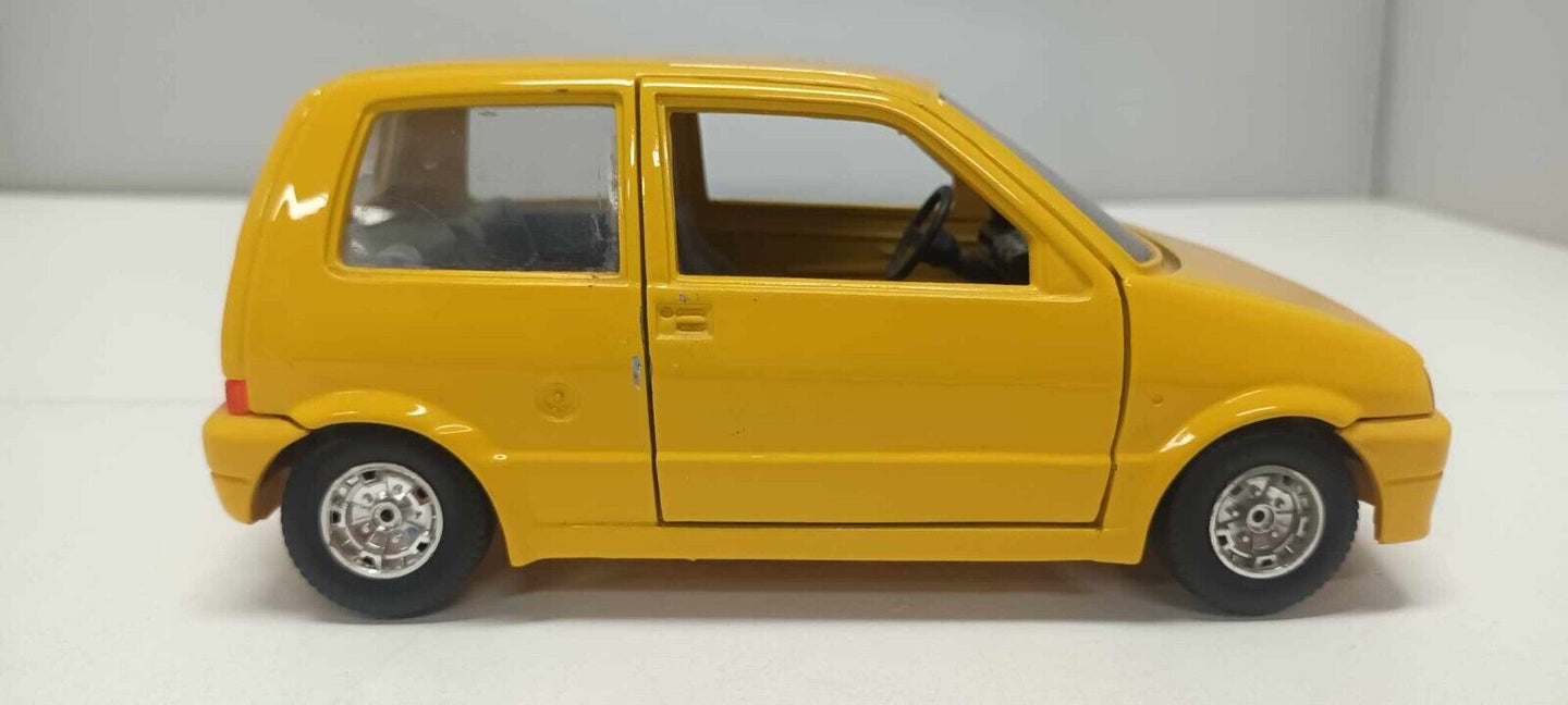 Fiat 500 - 1993 Giallo Yellow Burago Bburago Made in Italy 1:24 Usato 1/24