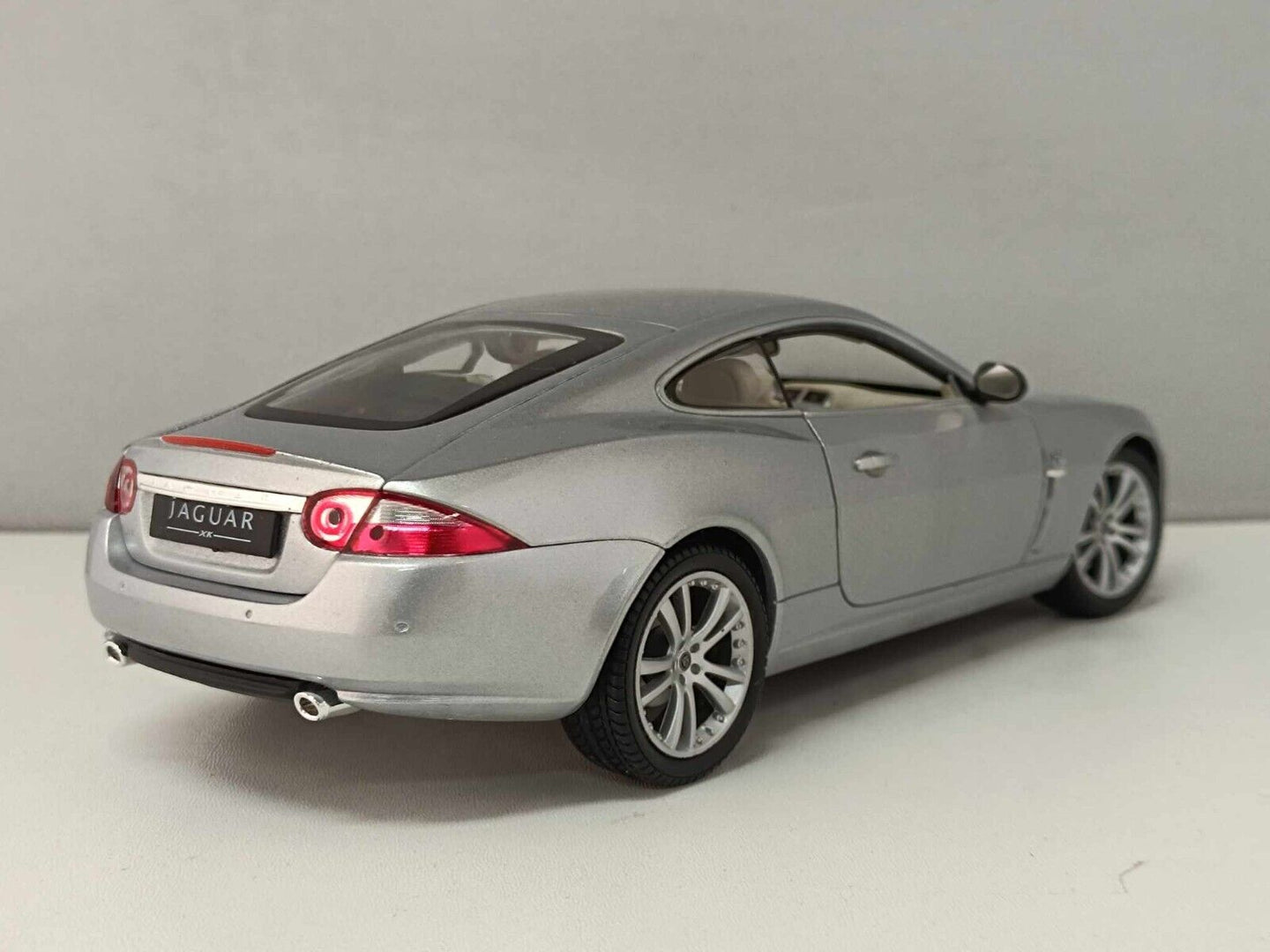 Jaguar XK Coupe 2006 Silver Welly 1/18 Usato Rara Very Rare Diecast GM Shop