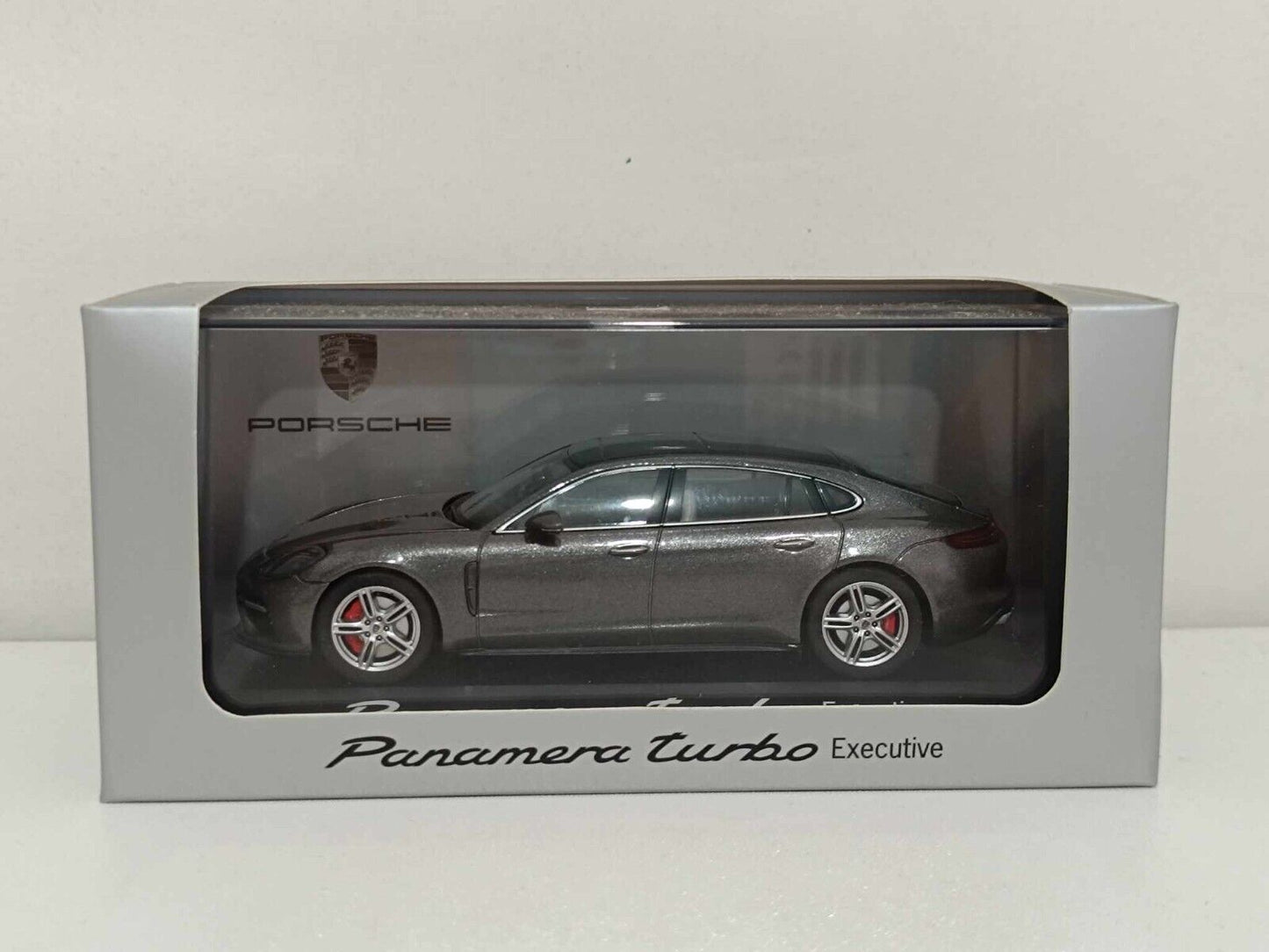 Porsche Panamera Turbo Executive - Minichamps 1:43 GM Shop