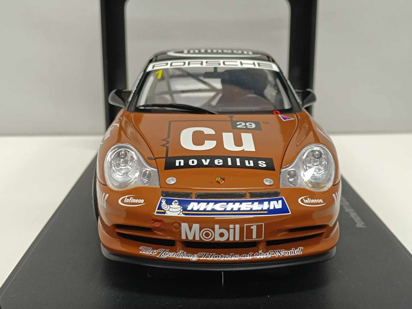 Porsche 911 (996) GT3R Asian Carrera Cup 2004 C.Kwan Driver Edition Autoart 1:18