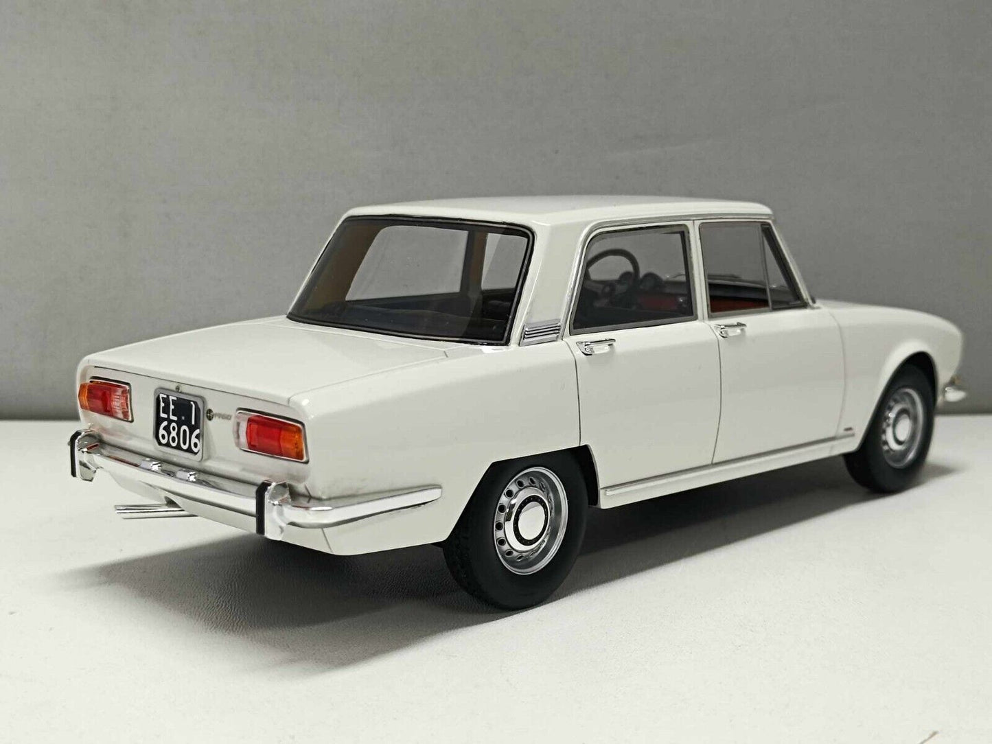 Alfa Romeo 1750 Berlina 1968 White Bianco - Laudoracing 1:18 Nuovo