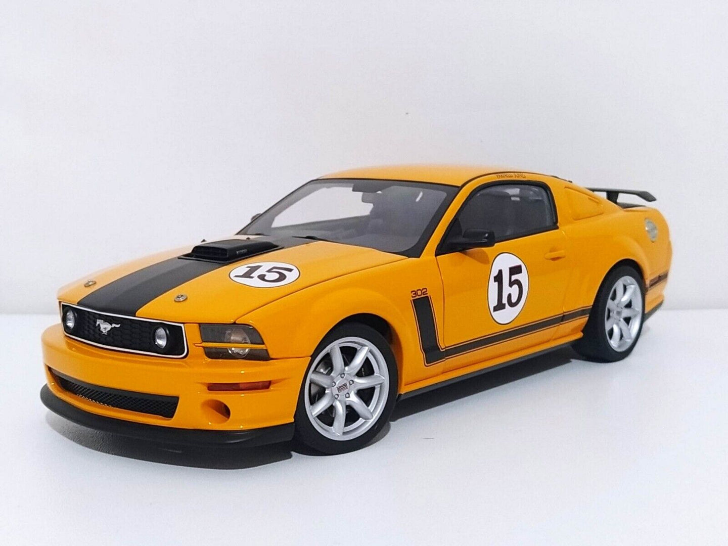 Saleen Mustang Parnelli Jones #15 2007 - Autoart 1:18