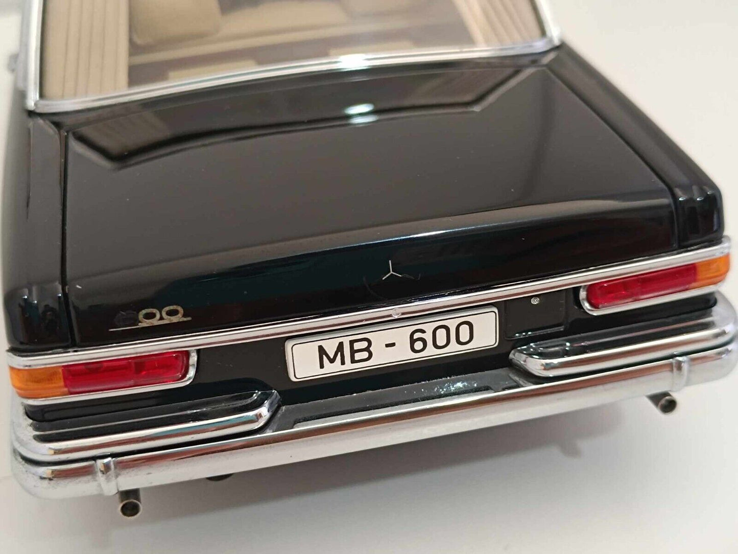 Mercedes Benz 600 SWB (VERY RARE) - Autoart Signature 1:18 GM Shop
