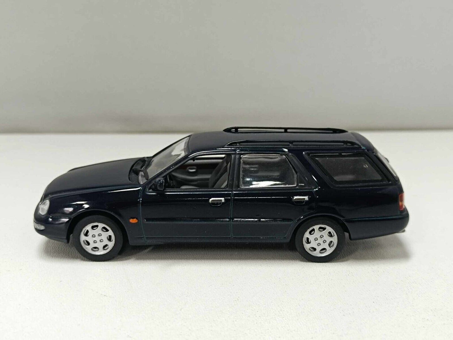 Ford Scorpio Break 1995 Blue Navy - Minichamps 1:43 + Teca