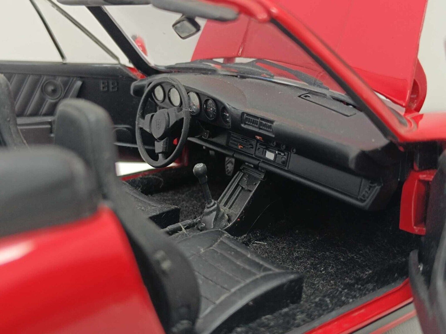 Porsche 911 Carrera Cabriolet 1983 Red Rosso - Minichamps 1:18 Rare