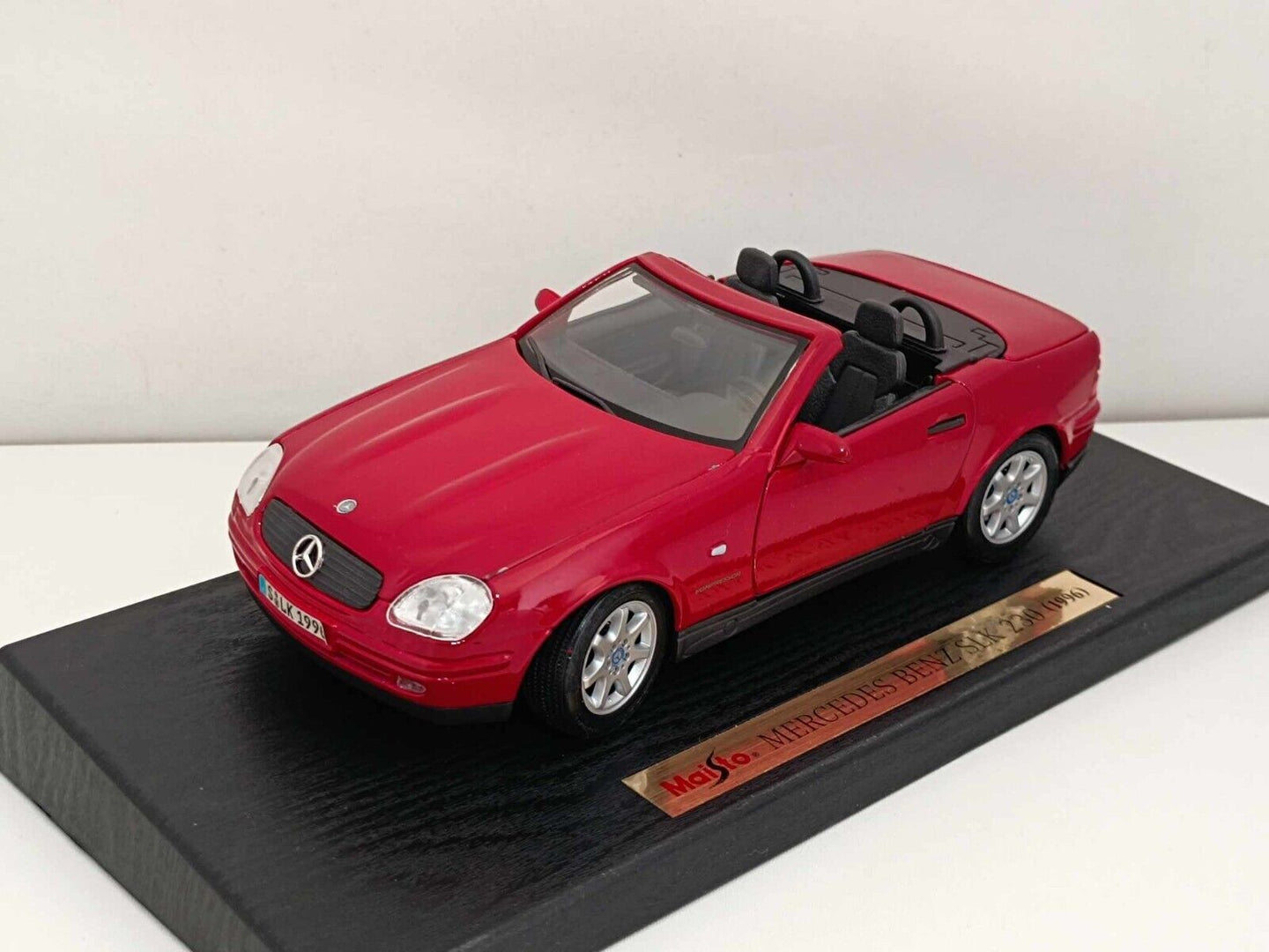 Mercedes-Benz SLK 230 - Maisto 1:18 GM Shop