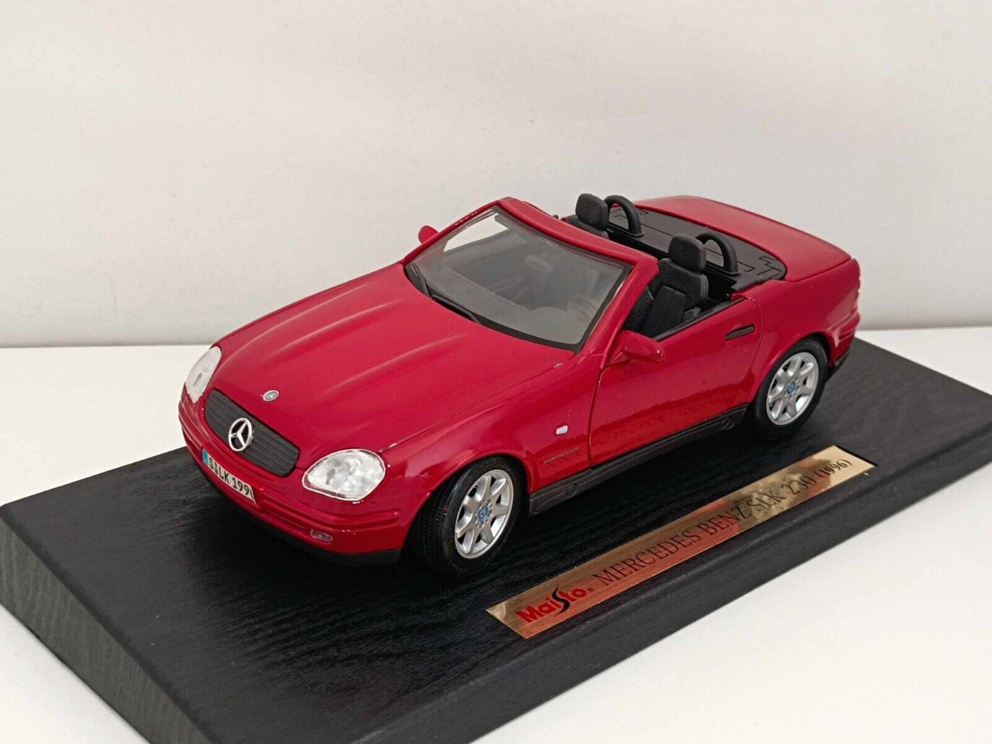 Mercedes-Benz SLK 230 - Maisto 1:18 GM Shop