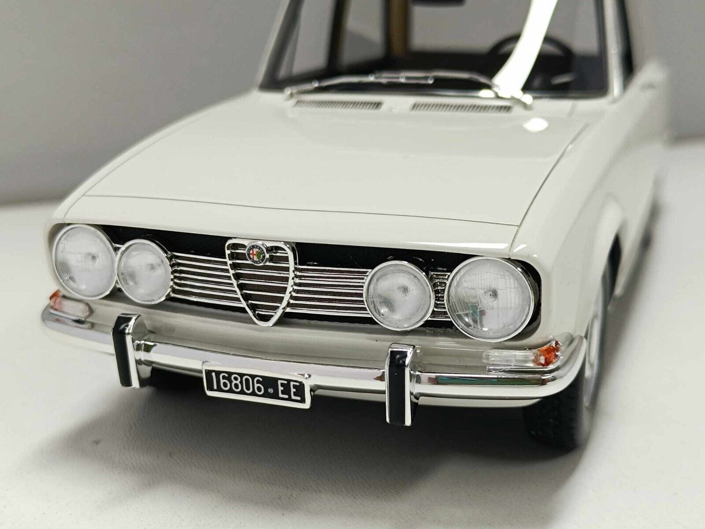 Alfa Romeo 1750 Berlina 1968 White Bianco - Laudoracing 1:18 Nuovo