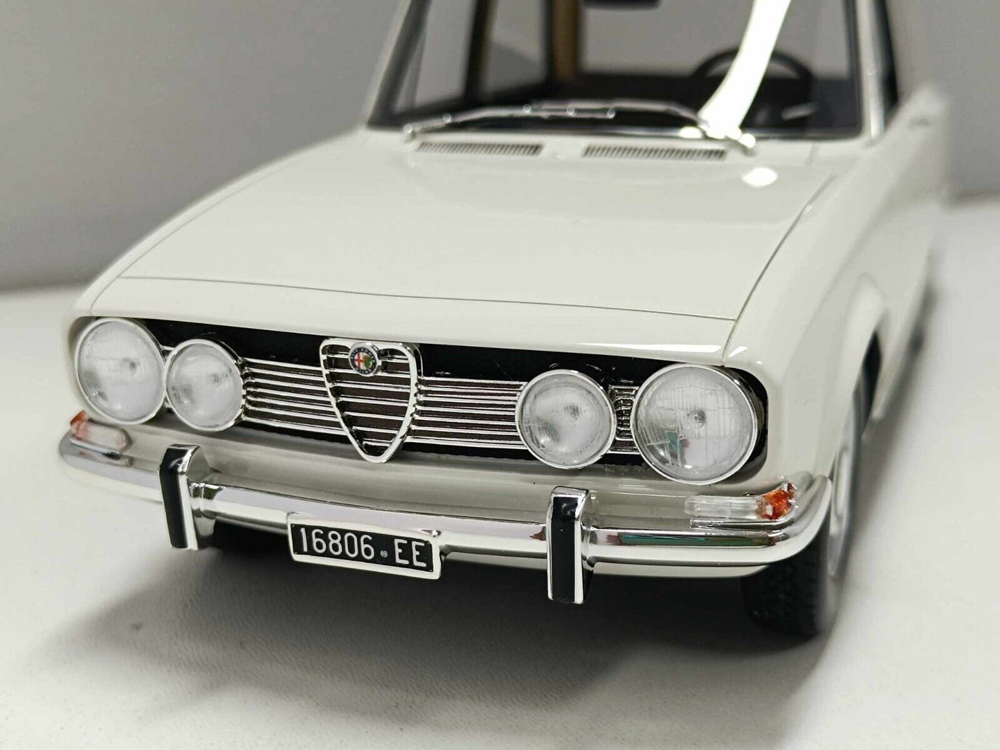 Alfa Romeo 1750 Berlina 1968 White Bianco - Laudoracing 1:18 Nuovo