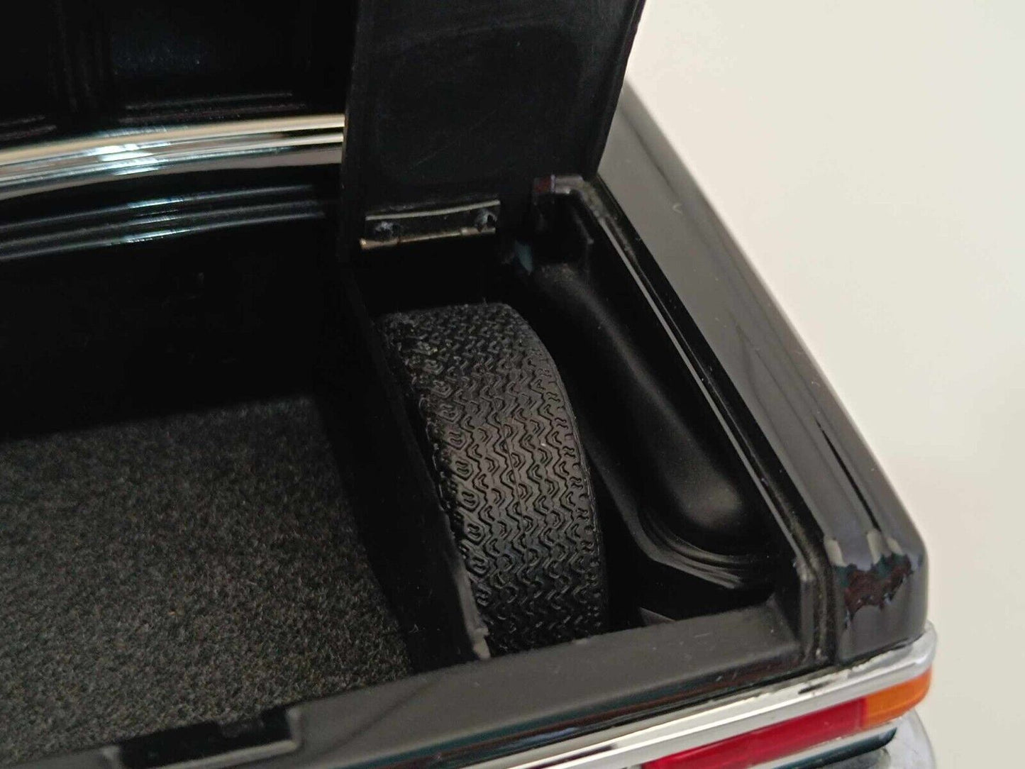 Mercedes Benz 600 SWB (VERY RARE) - Autoart Signature 1:18 GM Shop