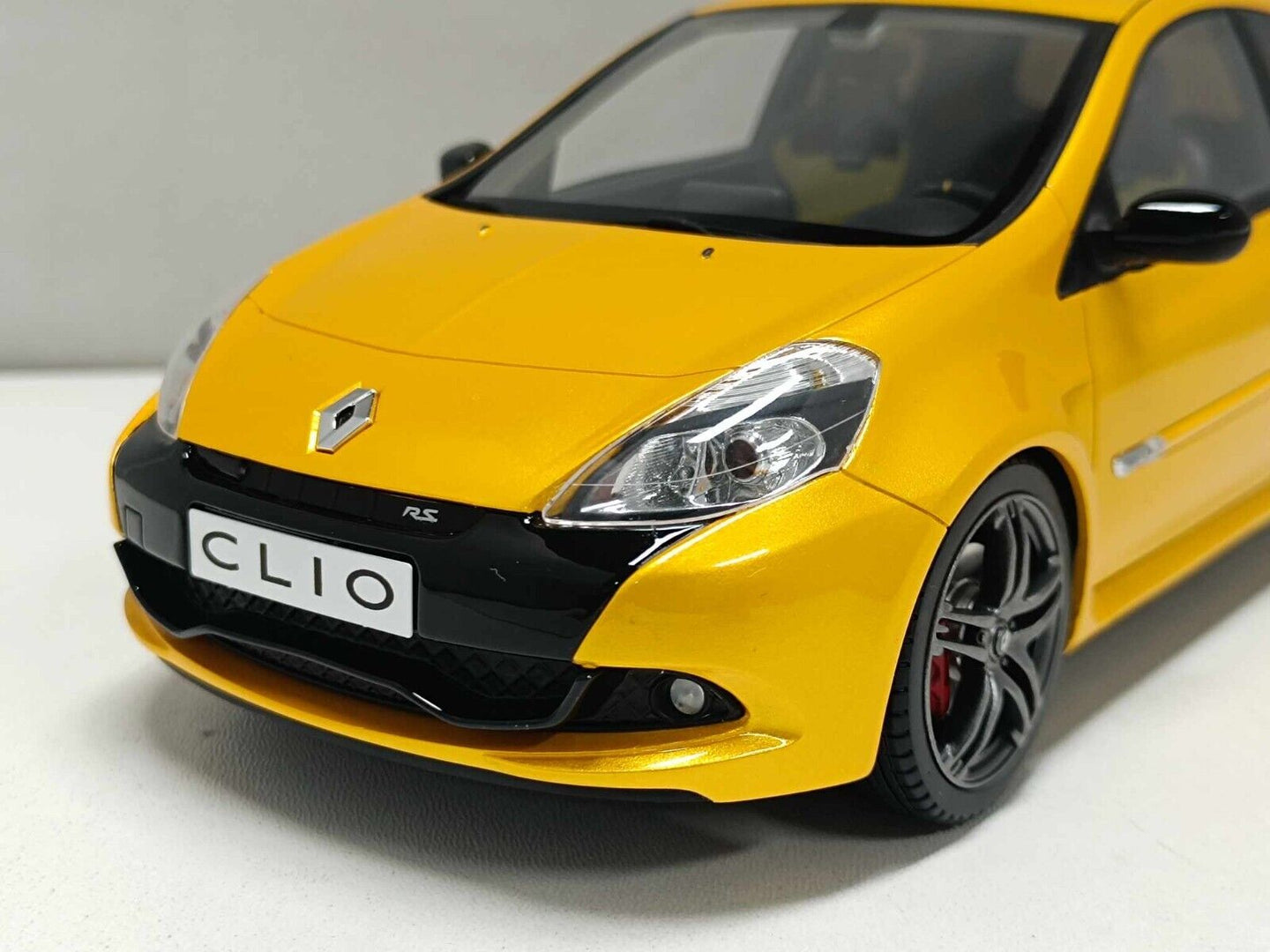Renault Clio 3 RS ph.2 Sport Cup yellow 2010 Ottomobile 1:18 Nuovo Limited