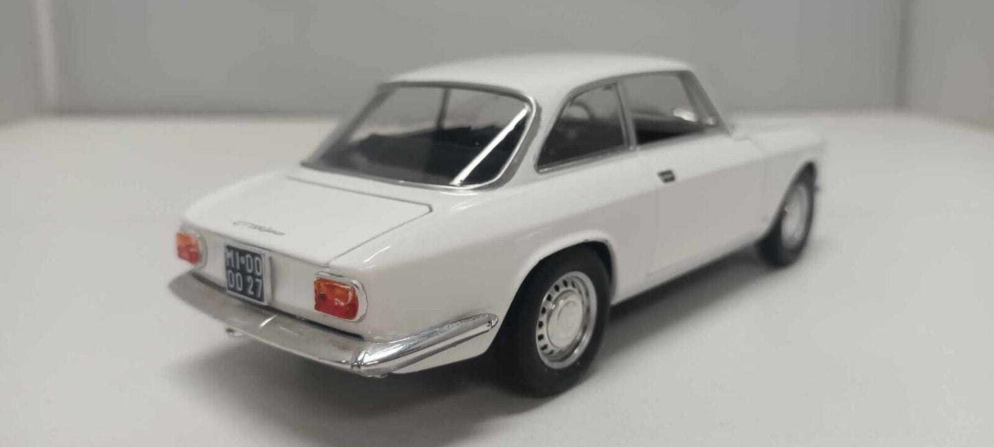 Alfa Romeo Giulia GT 1300 Junior 1965 Bianco White Edicola By Metro 1:24 Usato