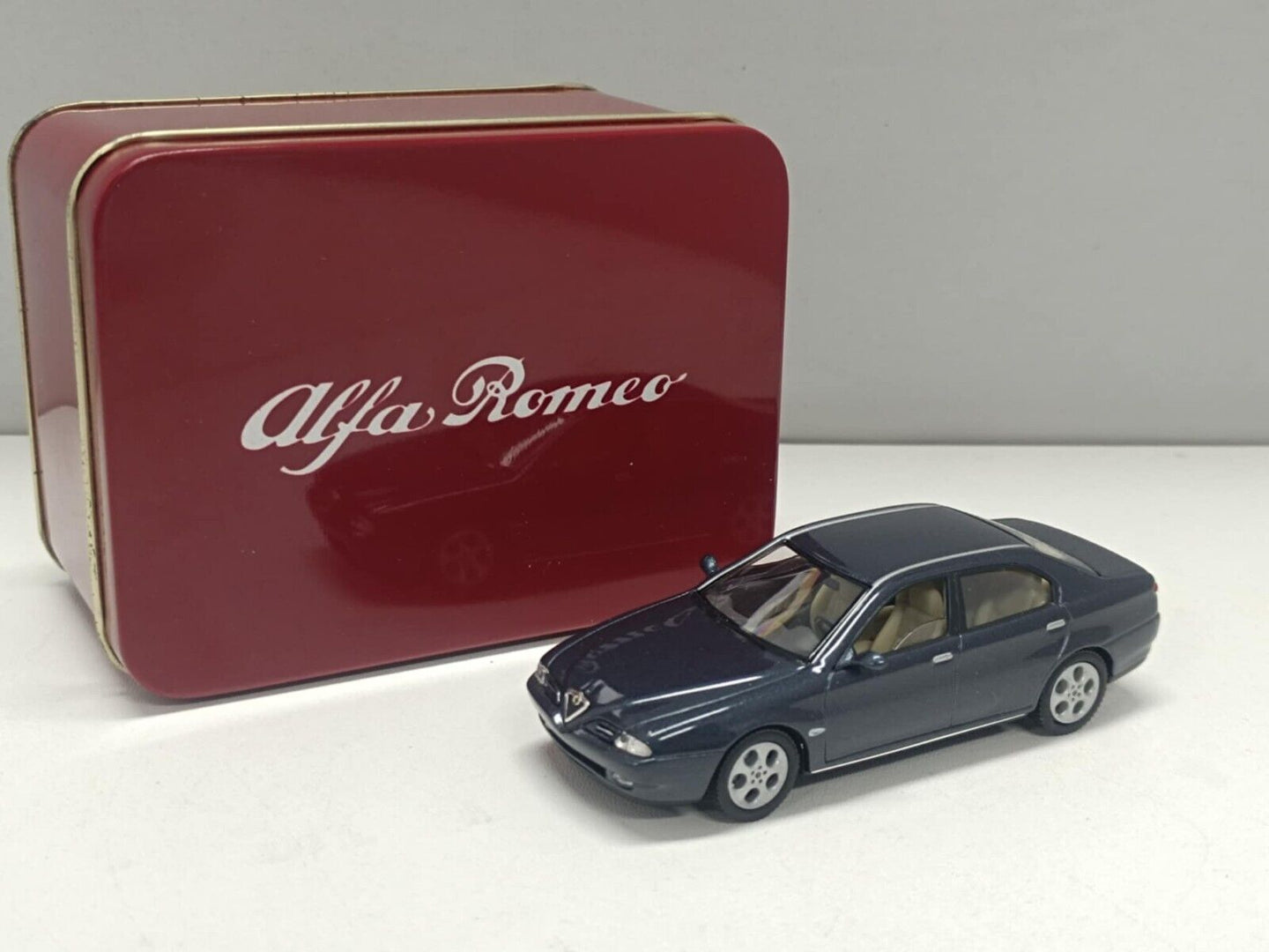 Alfa Romeo 166 - 1998 Grigio Grey Met Solido 1:43 Usato + Steel Box
