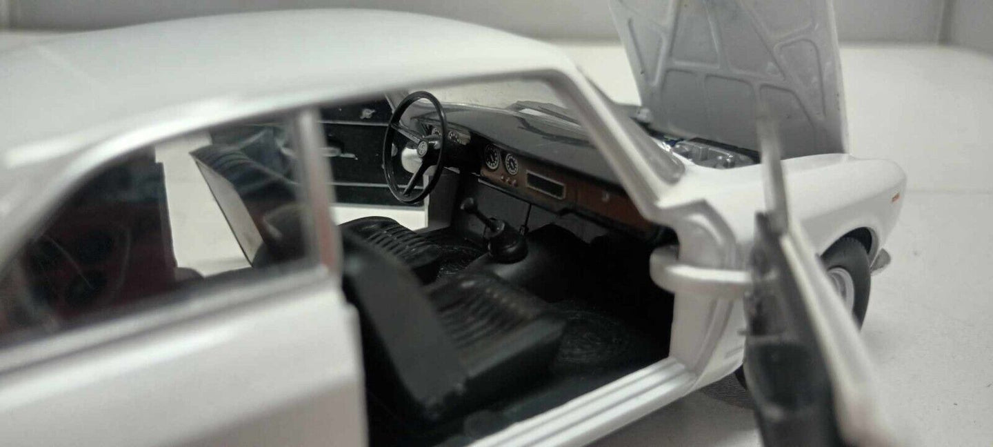 Alfa Romeo Giulia GT 1300 Junior 1965 Bianco White Edicola By Metro 1:24 Usato