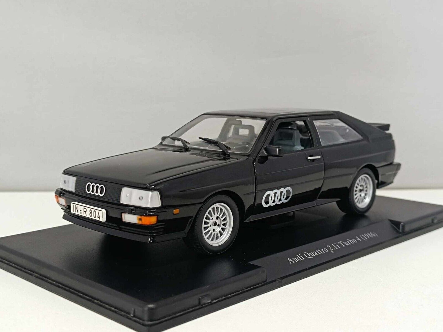 Audi Quattro 2.li Turbo 4 Nero Black 1986 Edicola Leo Models 1:24 Usato + Teca