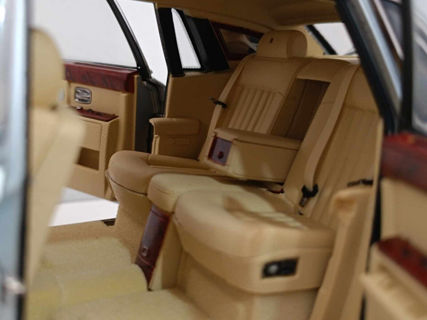 Rolls-Royce Phantom Extended Wheelbase (Very Rare) - Kyosho 1:18 GM Shop