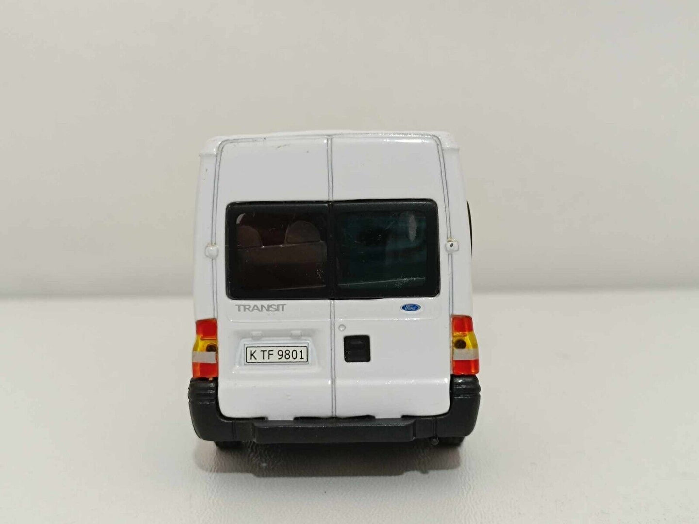 Ford Transit Minibus - Cararama 1:43 GM Shop