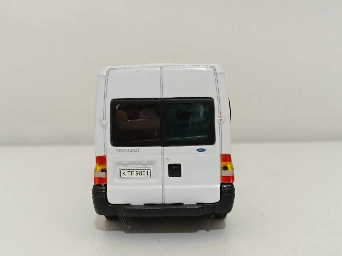 Ford Transit Minibus - Cararama 1:43 GM Shop