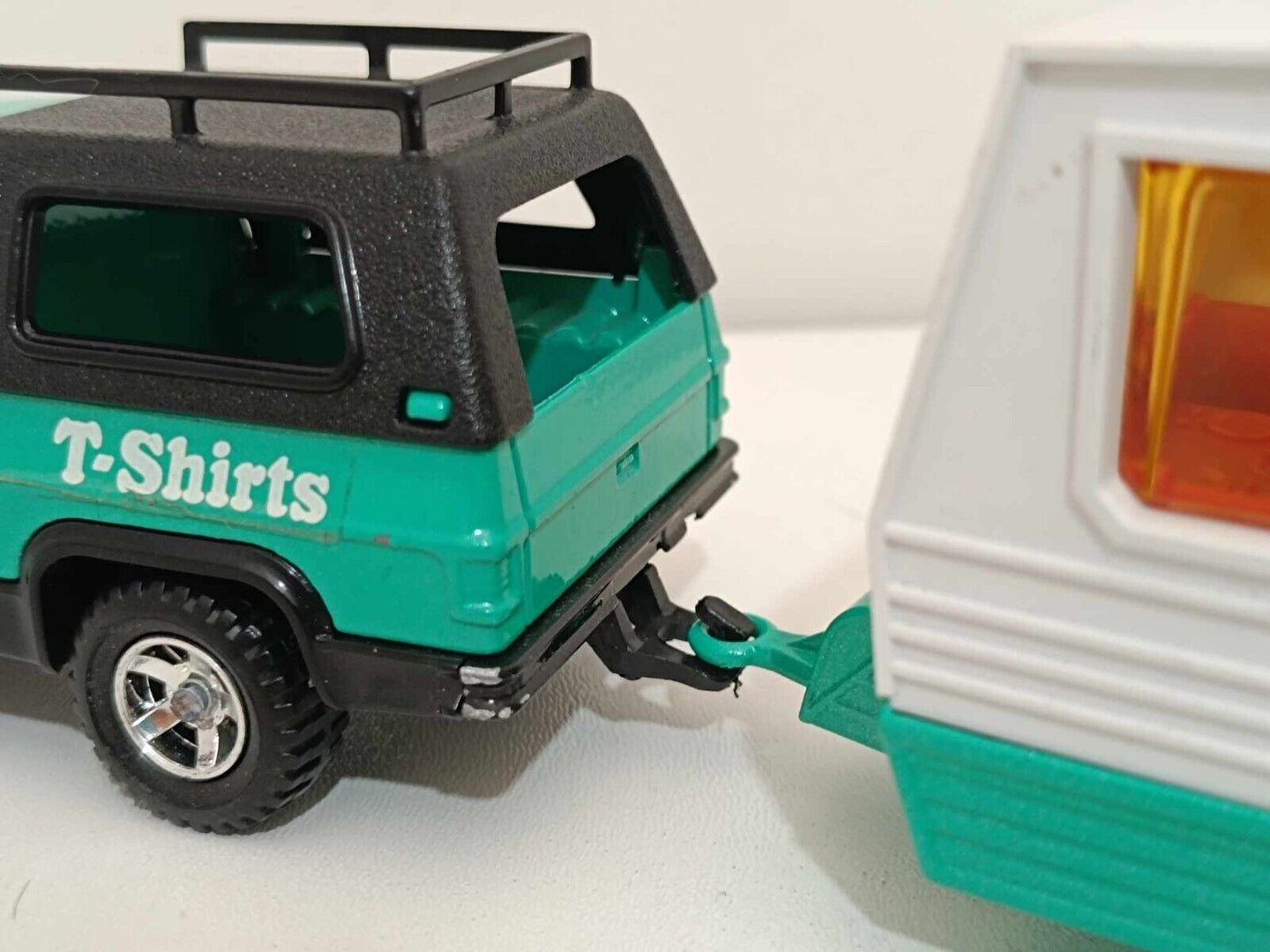 Chevrolet Blazer + Roulotte Fruit of the Loom (Rare) - Majorette 1:36 GM Shop