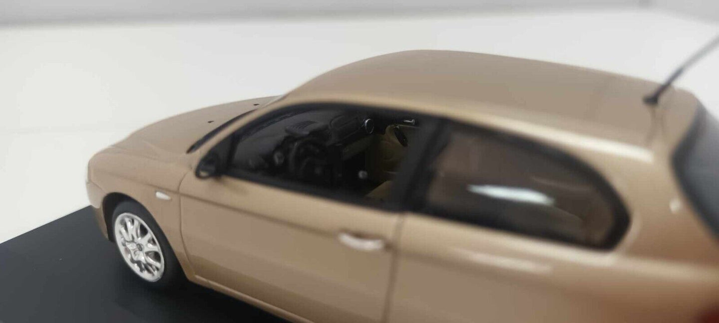Alfa Romeo 147 Restyling 2 Serie 2005 Gold Luci Di Amalfi Minichamps 1:43 Teca