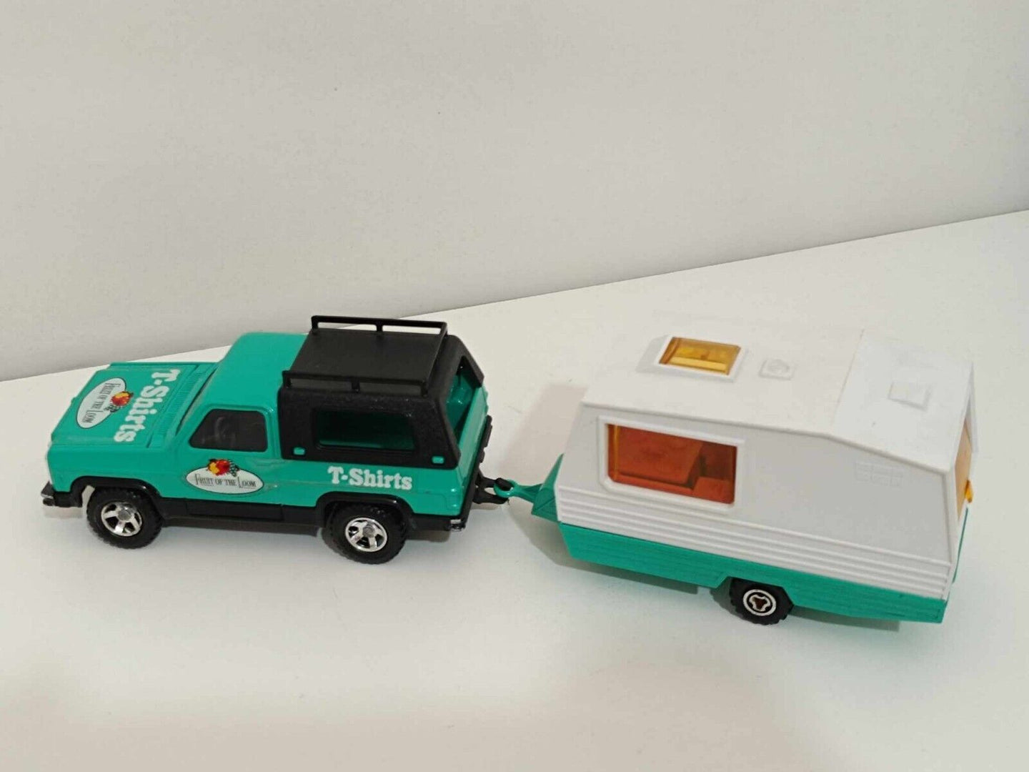 Chevrolet Blazer + Roulotte Fruit of the Loom (Rare) - Majorette 1:36 GM Shop