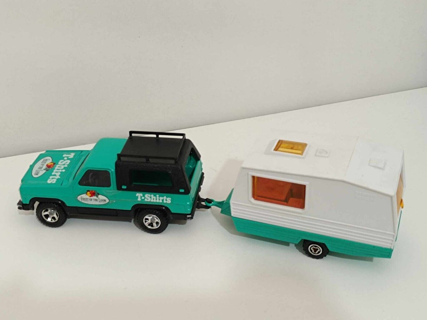 Chevrolet Blazer + Roulotte Fruit of the Loom (Rare) - Majorette 1:36 GM Shop