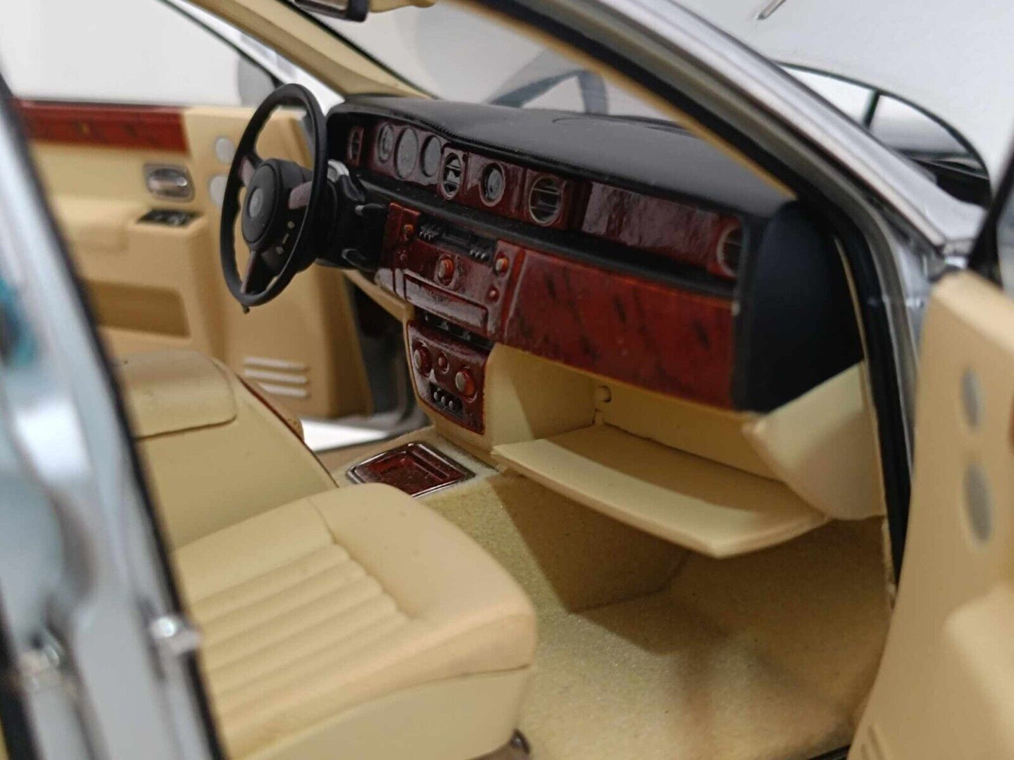 Rolls-Royce Phantom Extended Wheelbase (Very Rare) - Kyosho 1:18 GM Shop