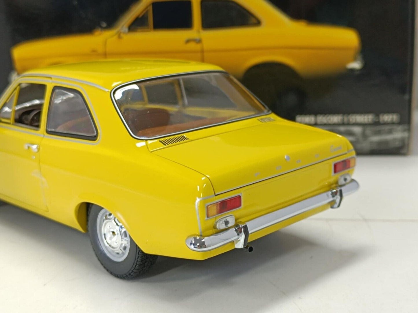 Ford Escort I Street 1971 Giallo Yellow Minichamps 1:18 Usato + Box 1/18