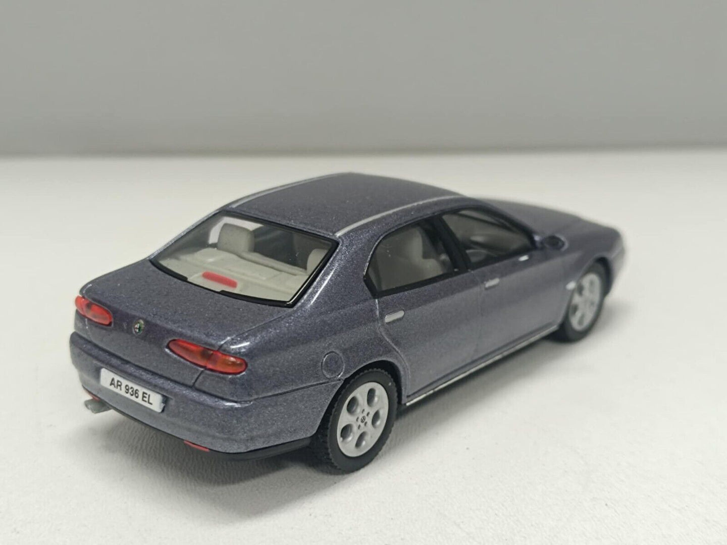 Alfa Romeo 166 - 1998 Grigio Grey Met Chiaro Solido 1:43 Usato + box Gift Set