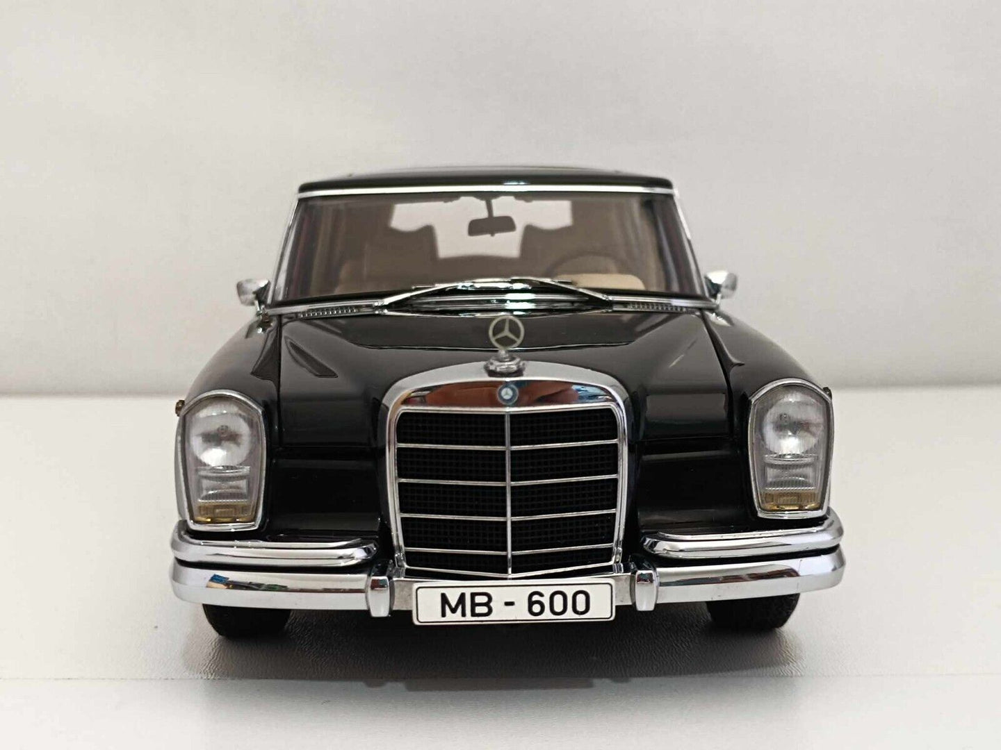 Mercedes Benz 600 SWB (VERY RARE) - Autoart Signature 1:18 GM Shop