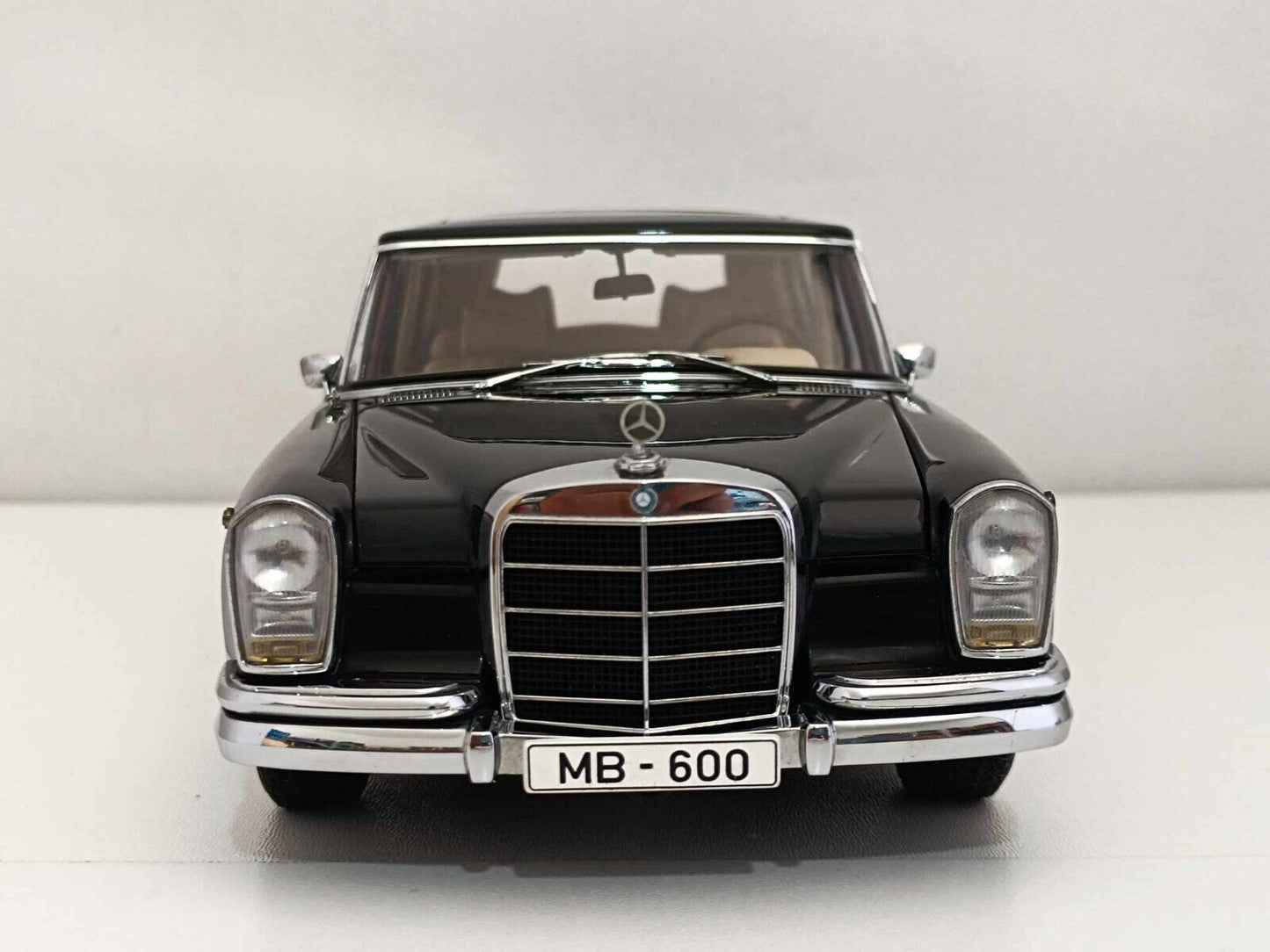 Mercedes Benz 600 SWB (VERY RARE) - Autoart Signature 1:18 GM Shop