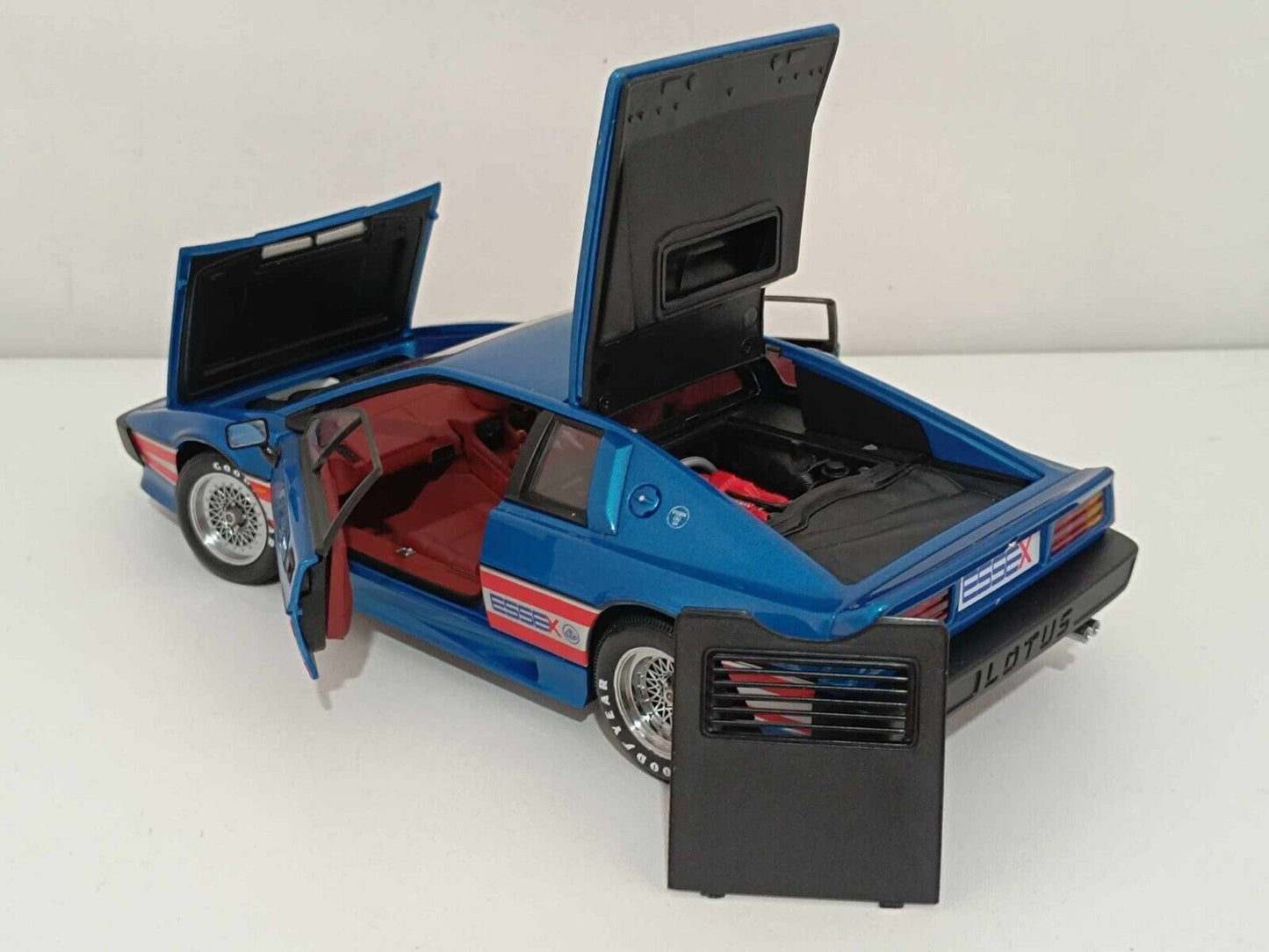 Lotus Esprit Turbo Essex Blue RHD - Autoart 1:18 GM Shop 